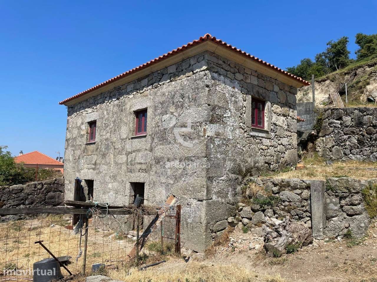 Propriedade com moradia recuperar, 4.700m2 de terreno, vistas excelent-10