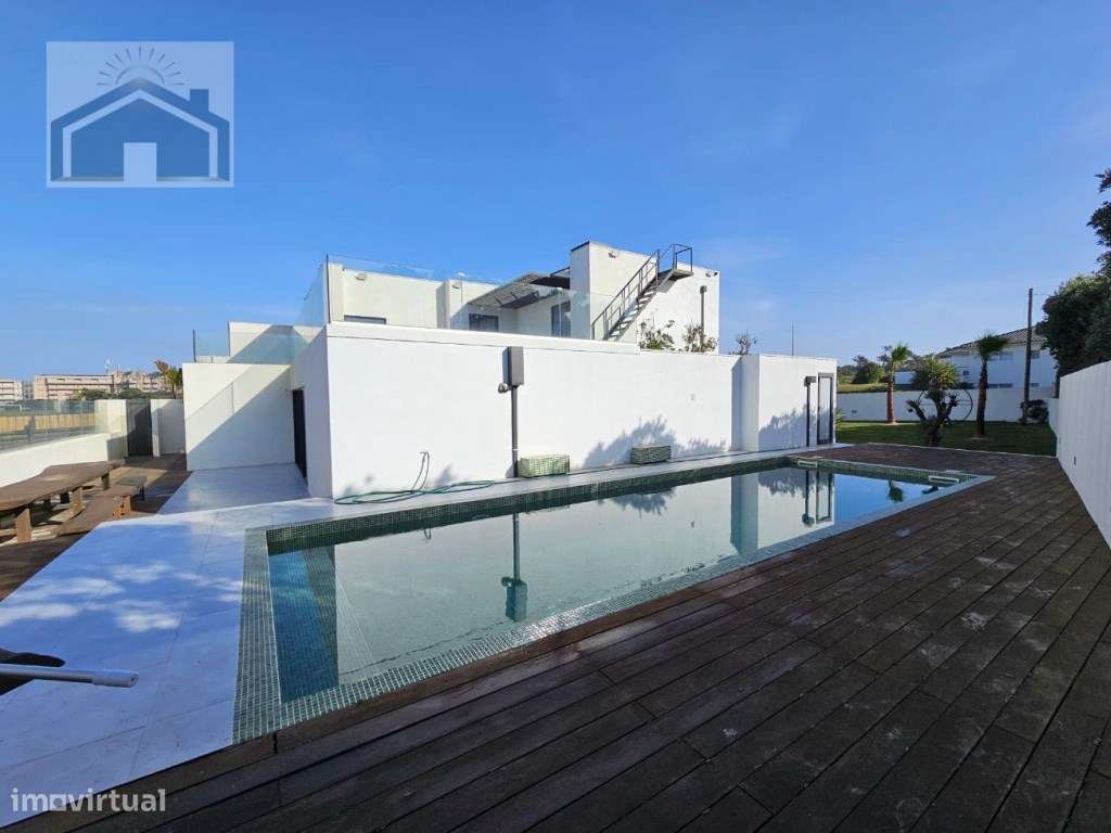 Moradia de Luxo Exclusiva em Apúlia-26