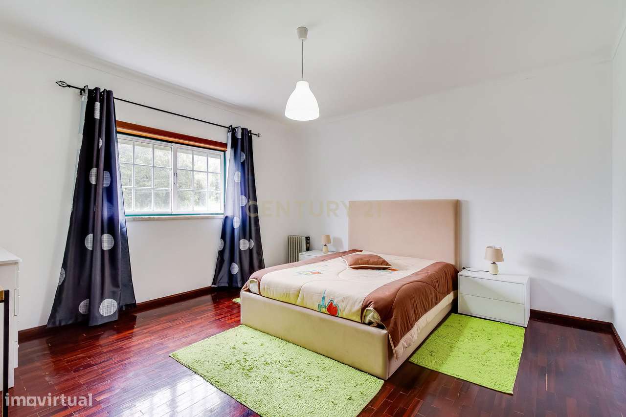 Prédio com 2 apartamentos+garagem+terreno-8