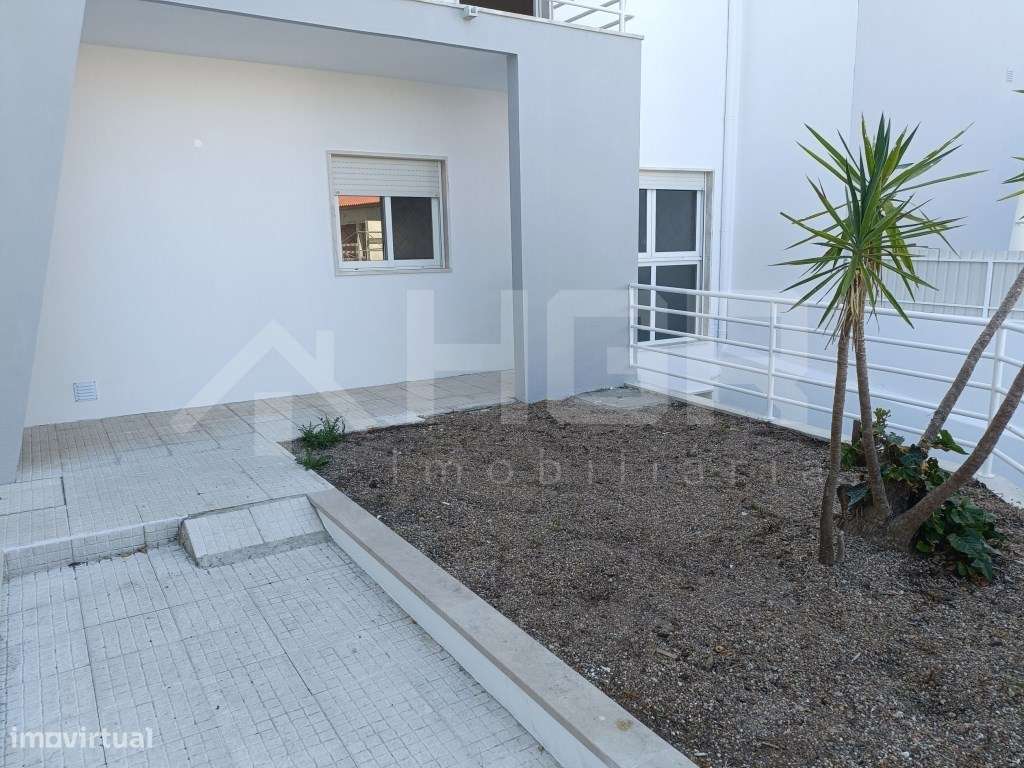 V4 | MORADIA GEMINADA COM 3 PISOS + GARAGEM | - Grande imagem: 4/60