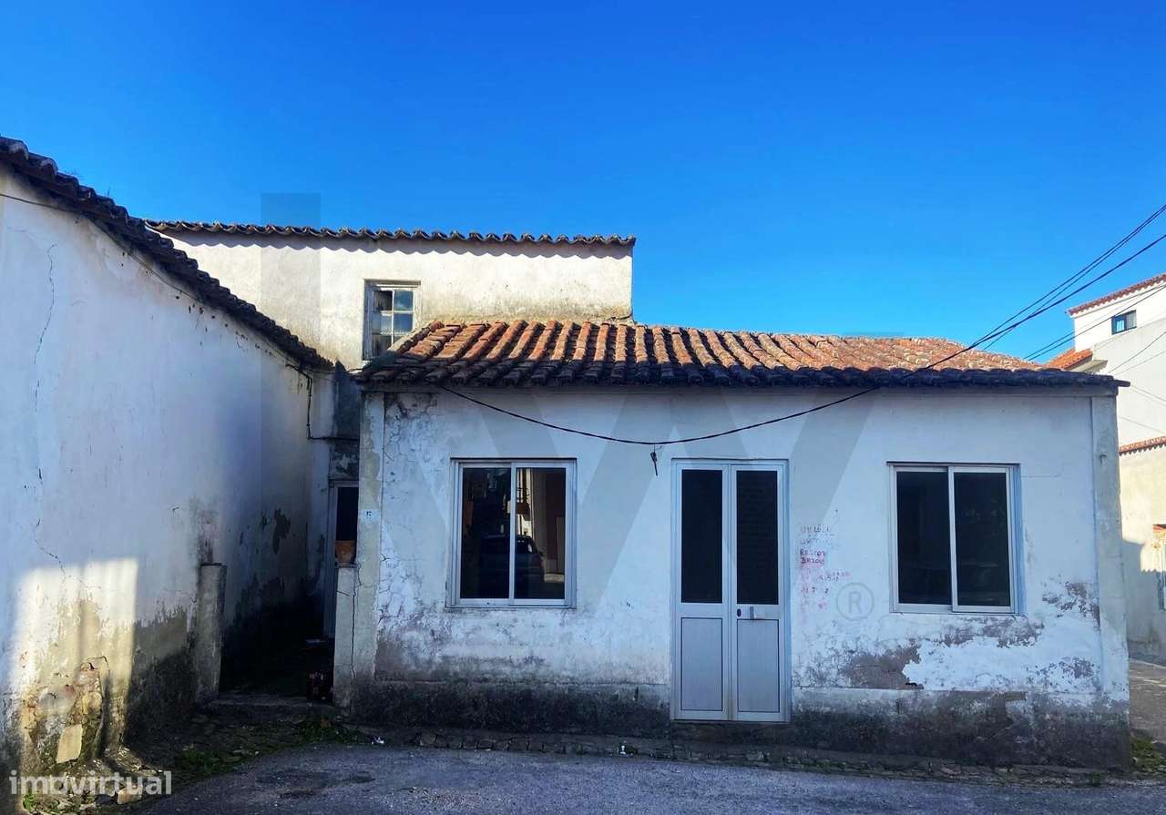 Oportunidade Única: Casa com Alma e Potencial Fabuloso na Labrugeira - Grande imagem: 2/28