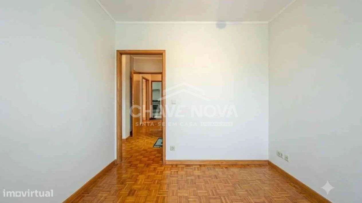 Apartamento T3 c/ elevador e Garagem. Vila Nª de Gaia-12
