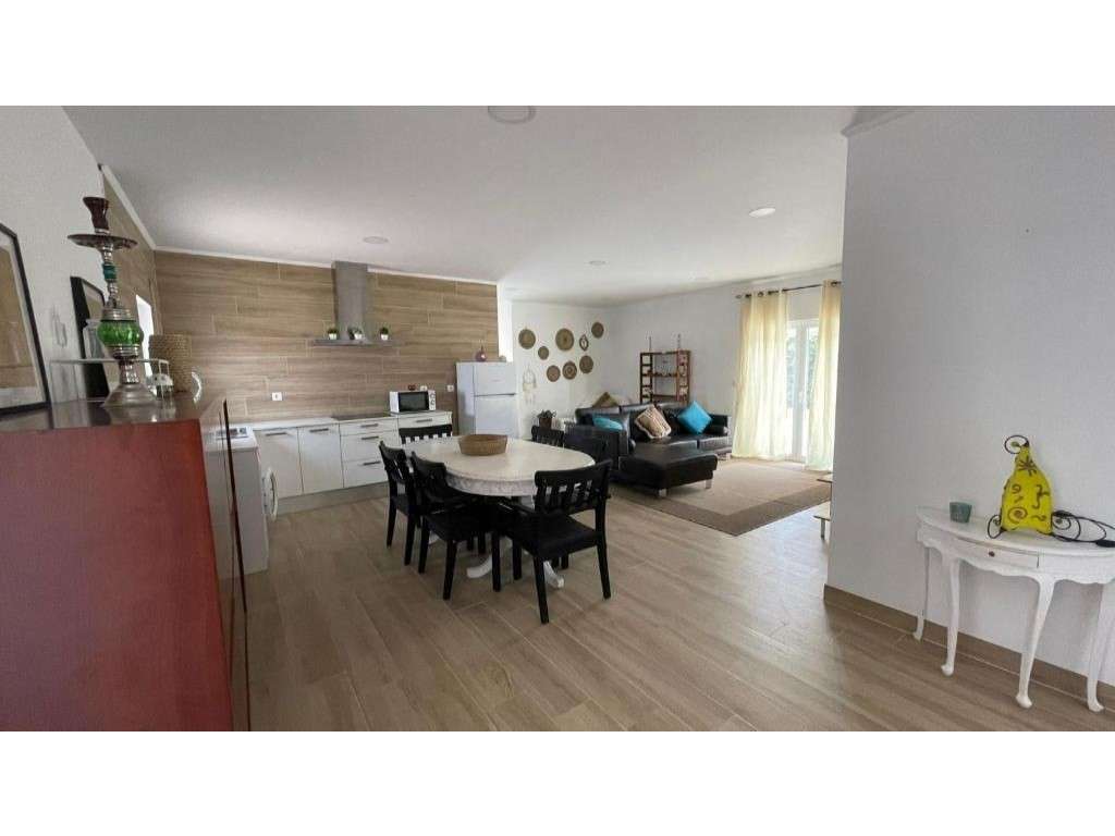 Vende-se moradia T8 junto á Praia da Assenta-24