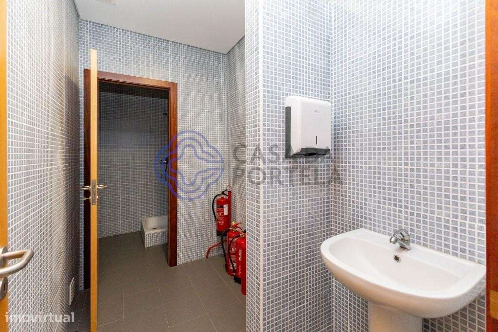 Venda de armazém industrial, escritório e logradouro em Ermesinde-12