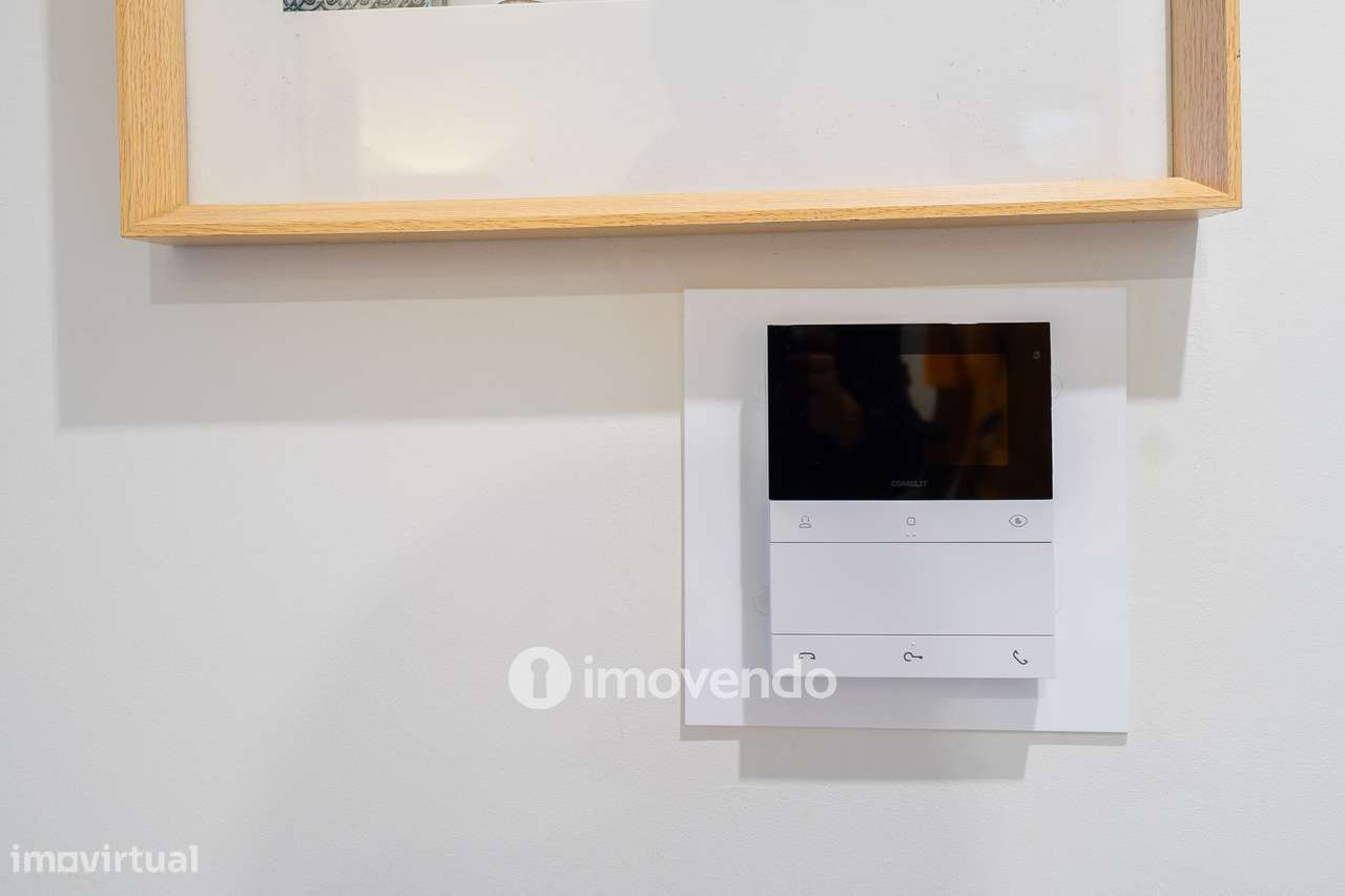 Apartamento T2 com estacionamento e arrecadação, em Mem Martins-33