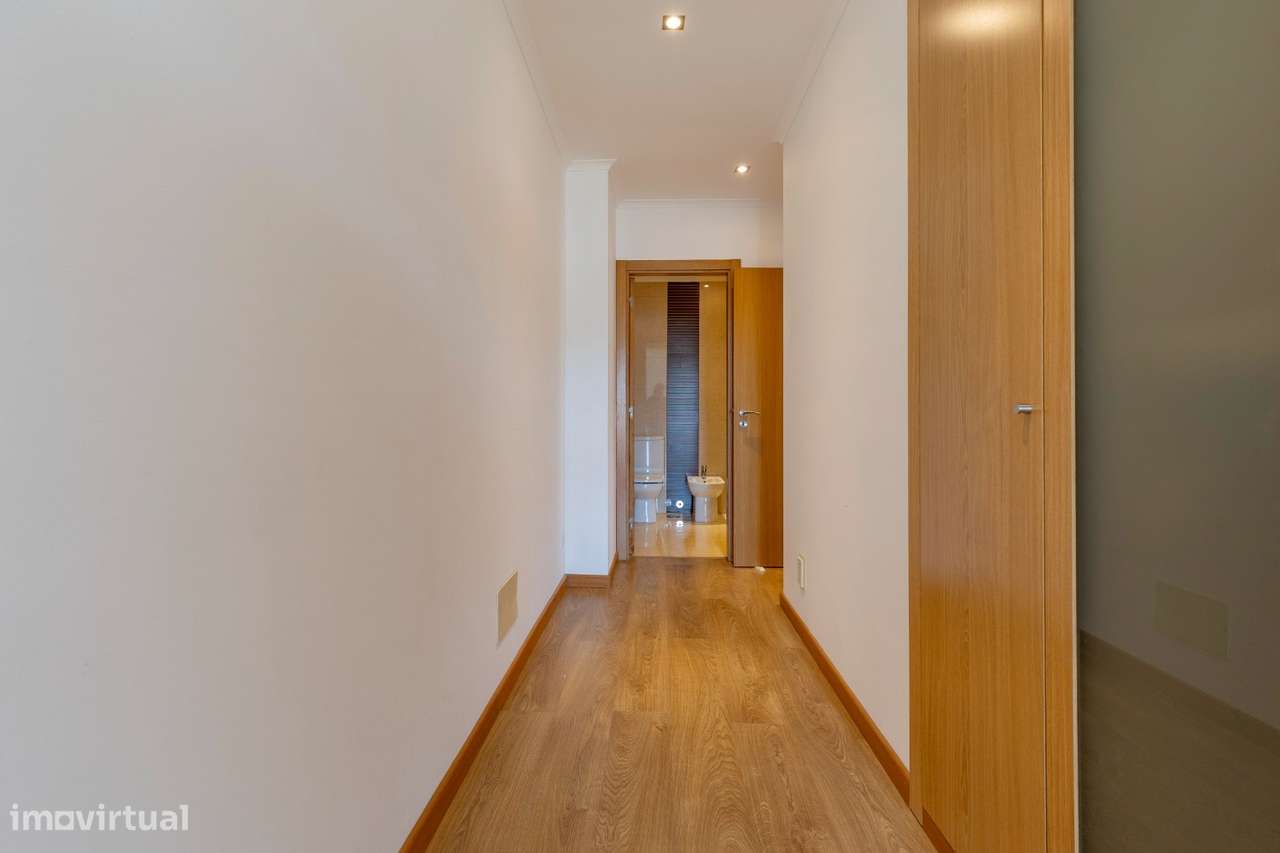 Moradia T3 piscina terraço vista mar e vila de Sesimbra-18