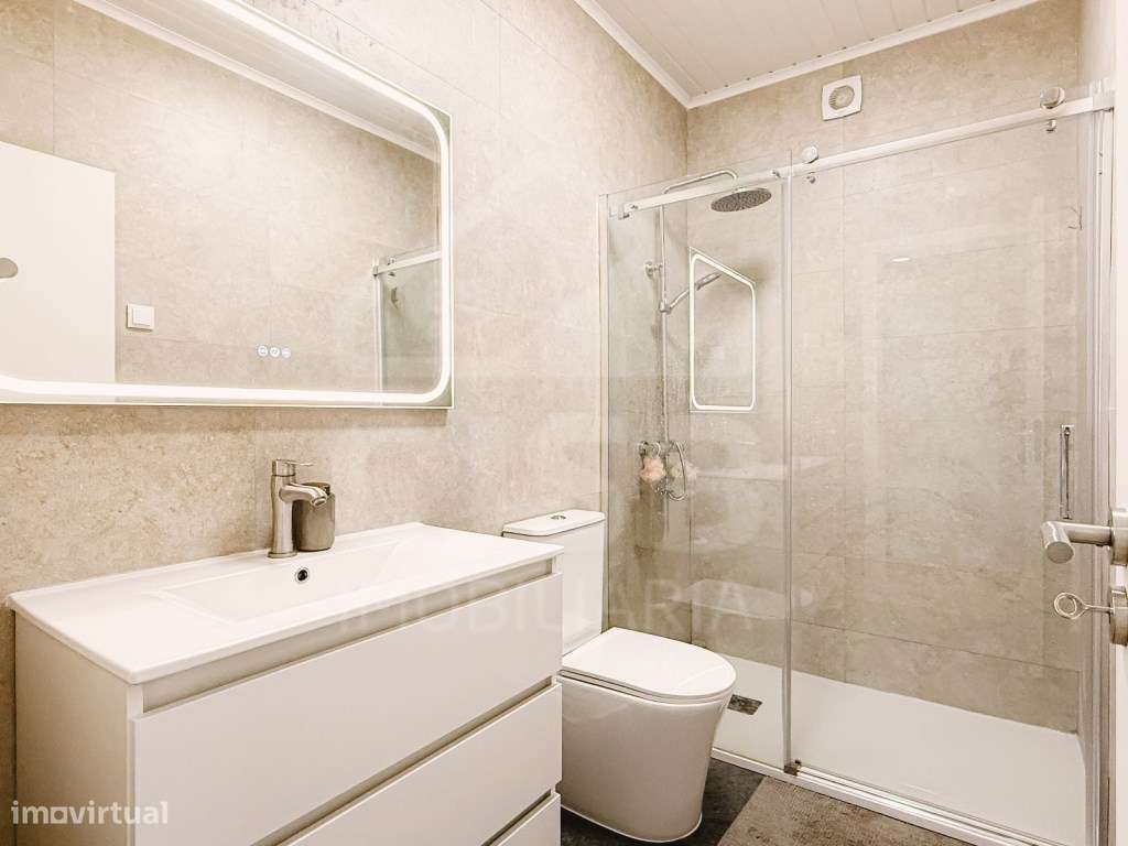 T2 Moderno, Muita Luz Natural | Prédio Renovado em 2021 | Montijo-15