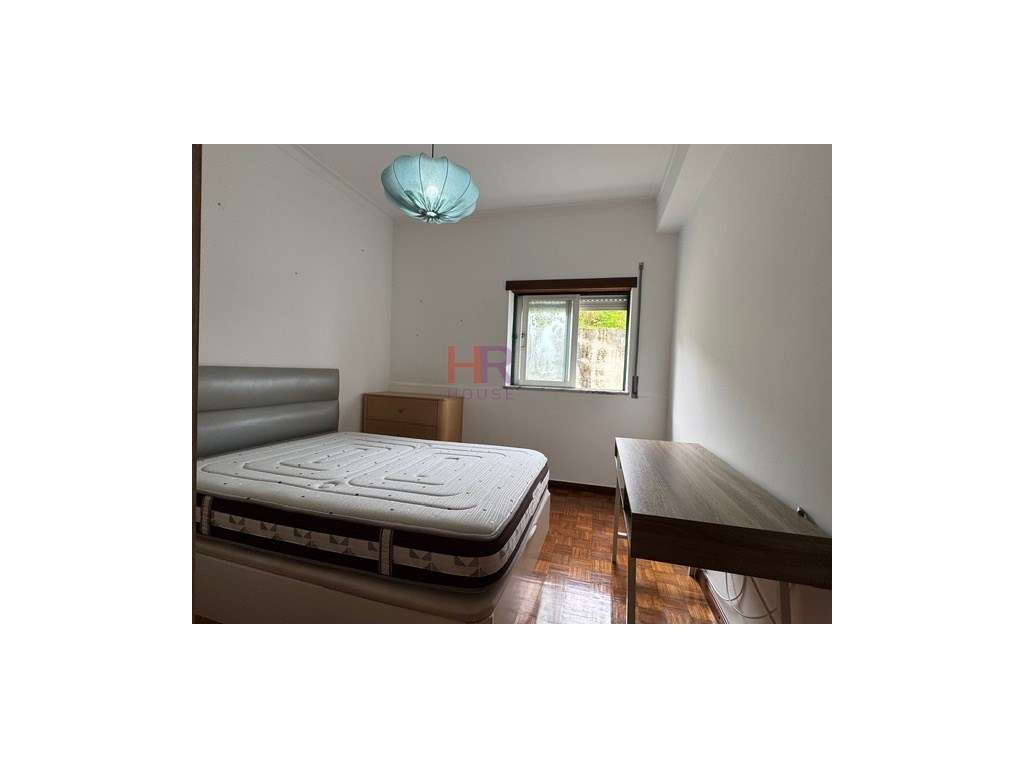 Vende-se T3 totalmente mobilado com três aparcamentos privativos.-15