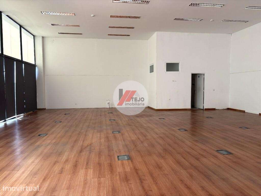 Arrenda I Armazém I 141 m2 I Qta das Rebelas - Grande imagem: 4/21