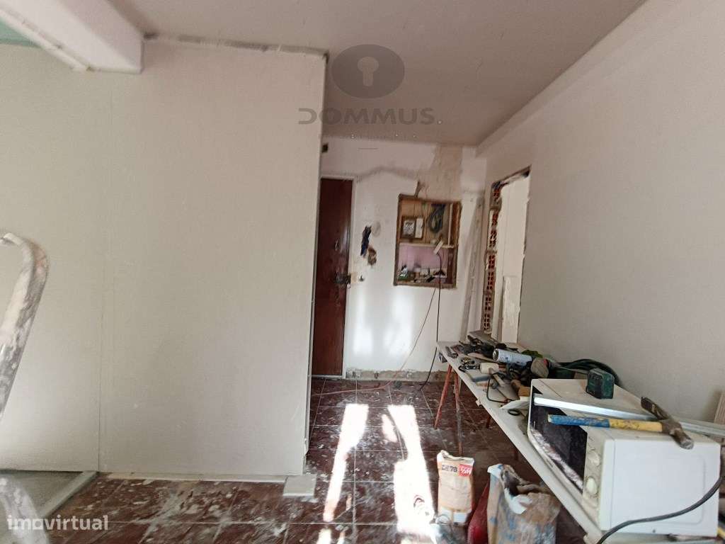 Apartamento T1 na Reboleira totalmente remodelado com terraço-13