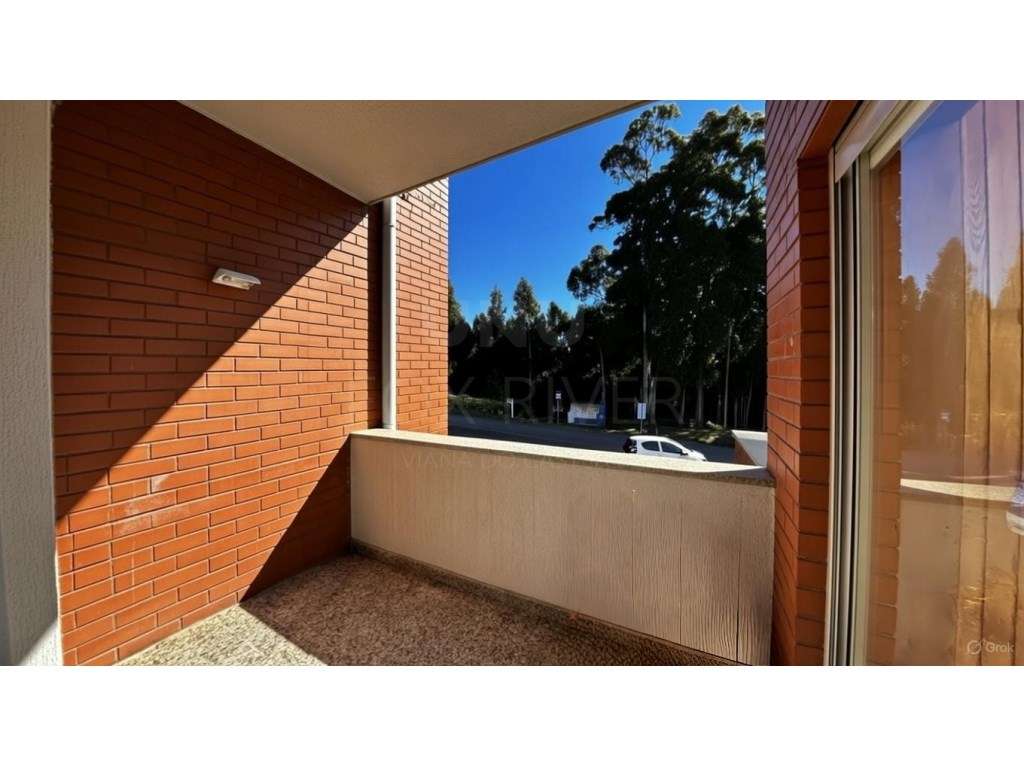 Moradia T4 Geminada na Meadela-18