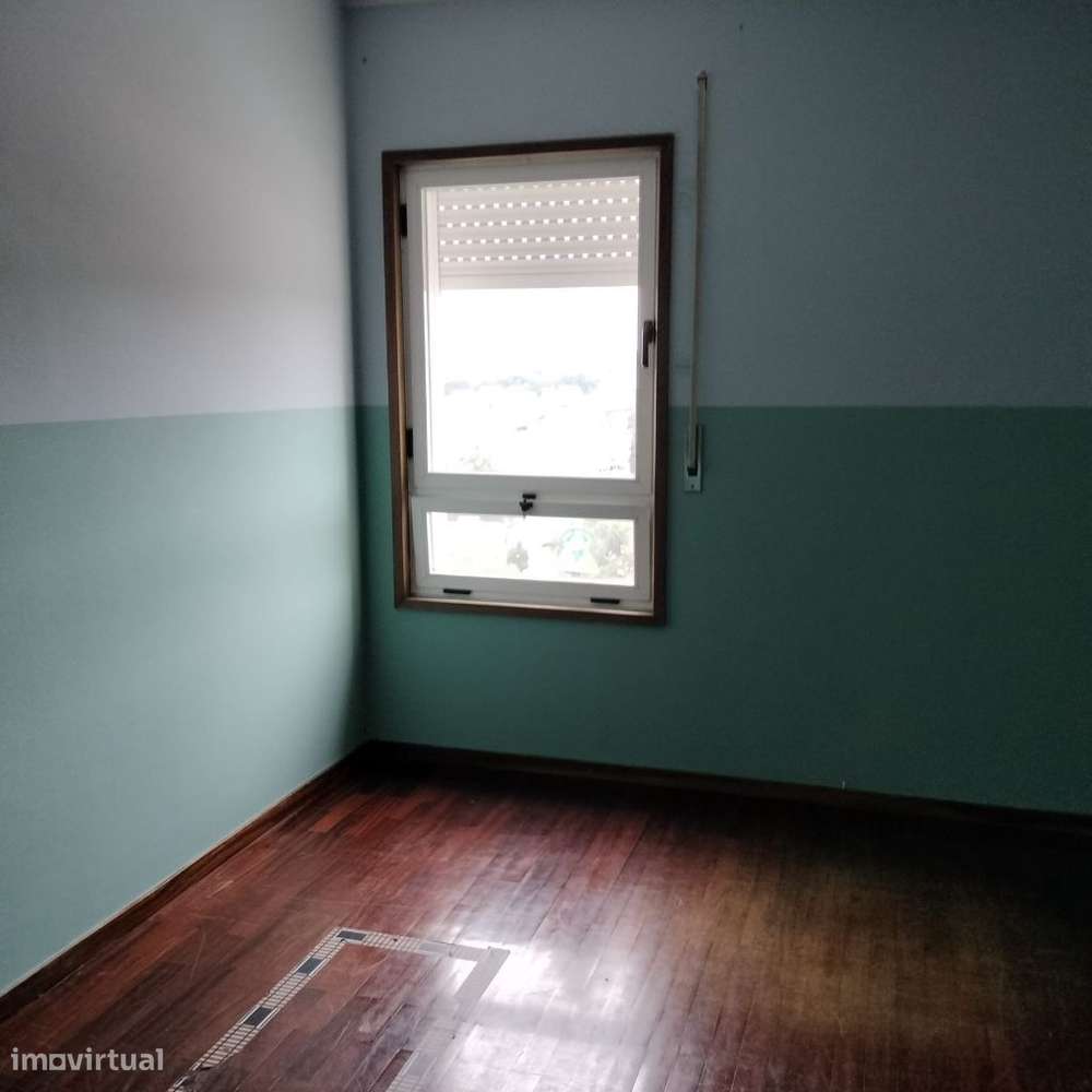 Apartamento T2 com lugar garagem e arrumo, remodelação incluída-5