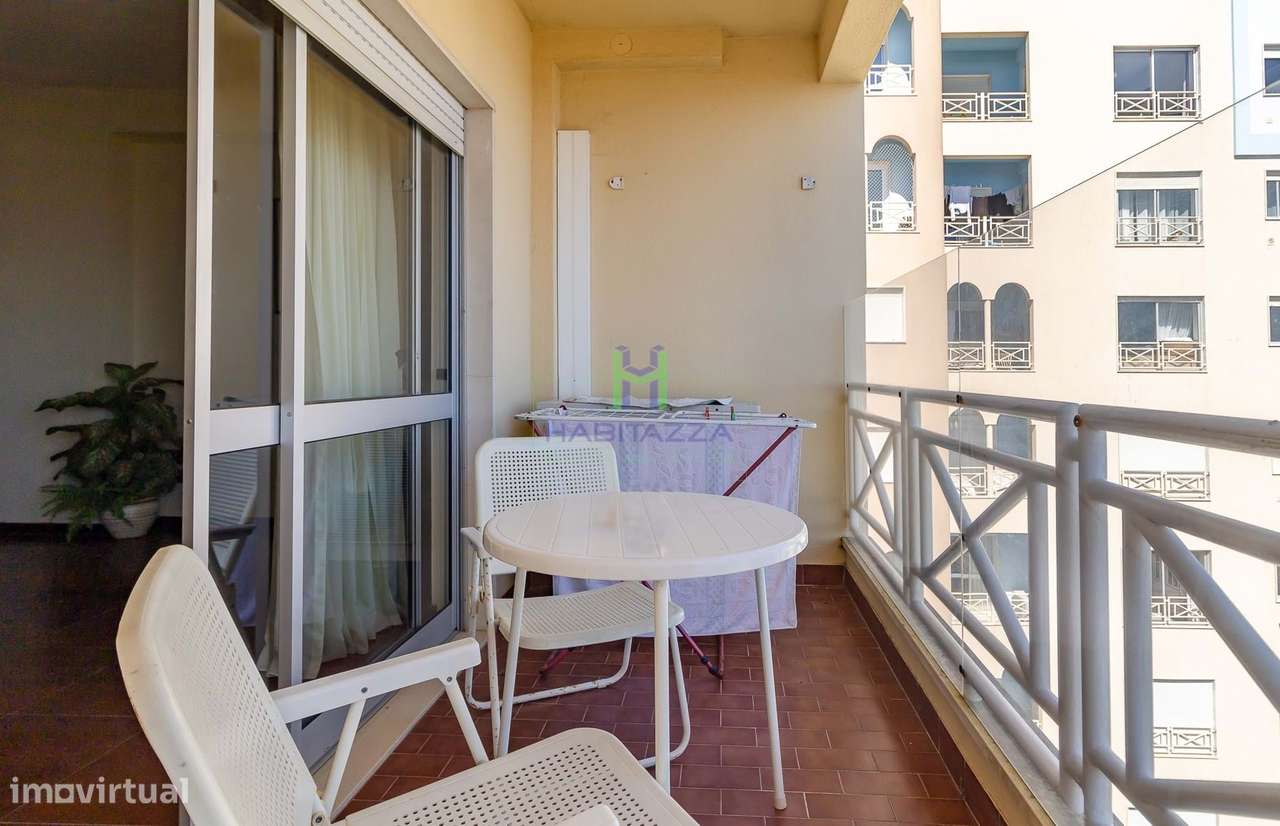 Apartamento T2, Último Andar, Vista Mar e Serra, em zona central de La-13