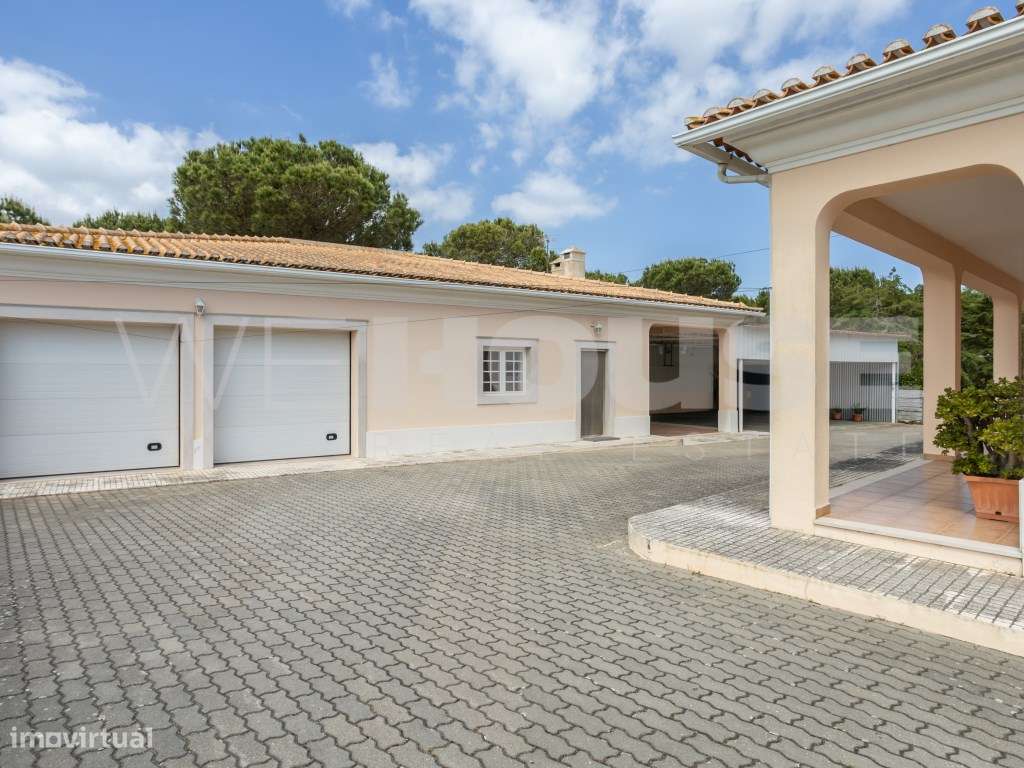 Moradia T4 com 280 m2, inserida em terreno com 2500 m2 em Palmela-3