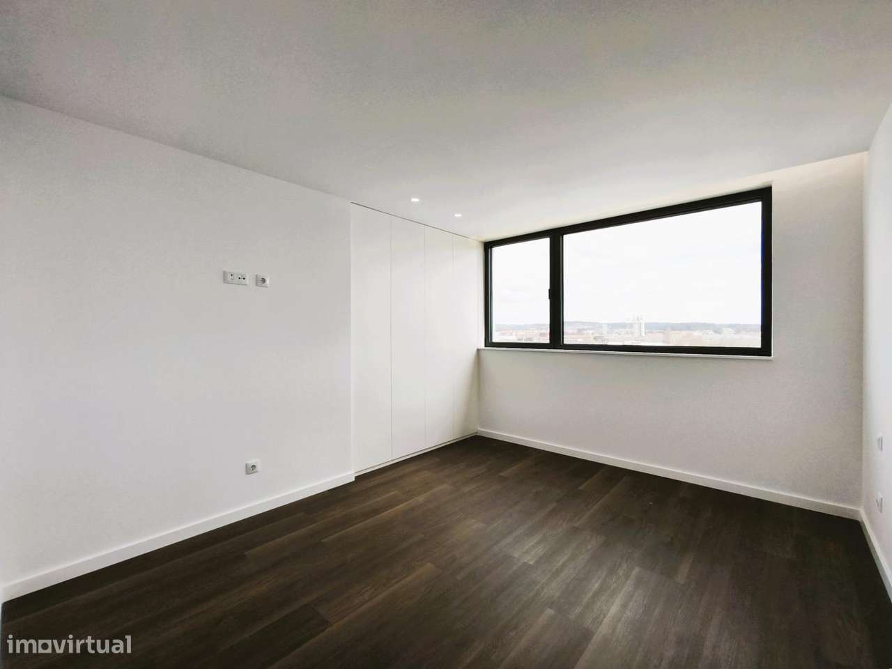 Apartamento T4 Novo (com Terraço e Centro Cidade)-30