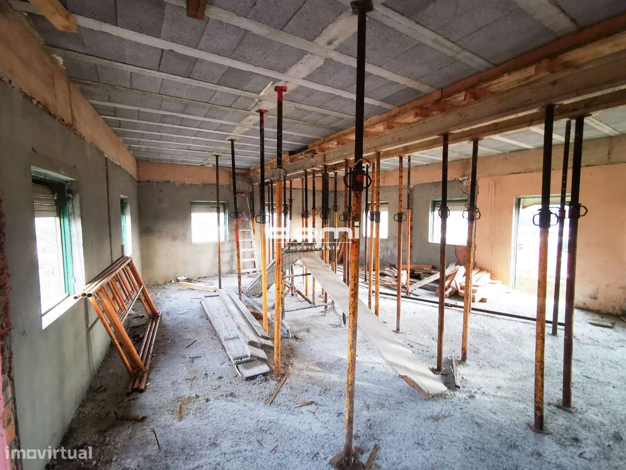 &#127969; Moradia em fase de remodelação em Castro Daire - Grande imagem: 2/20