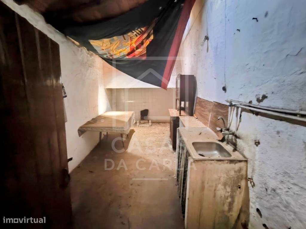 Moradia com 8 divisões e com quintal em Vila Alva-9