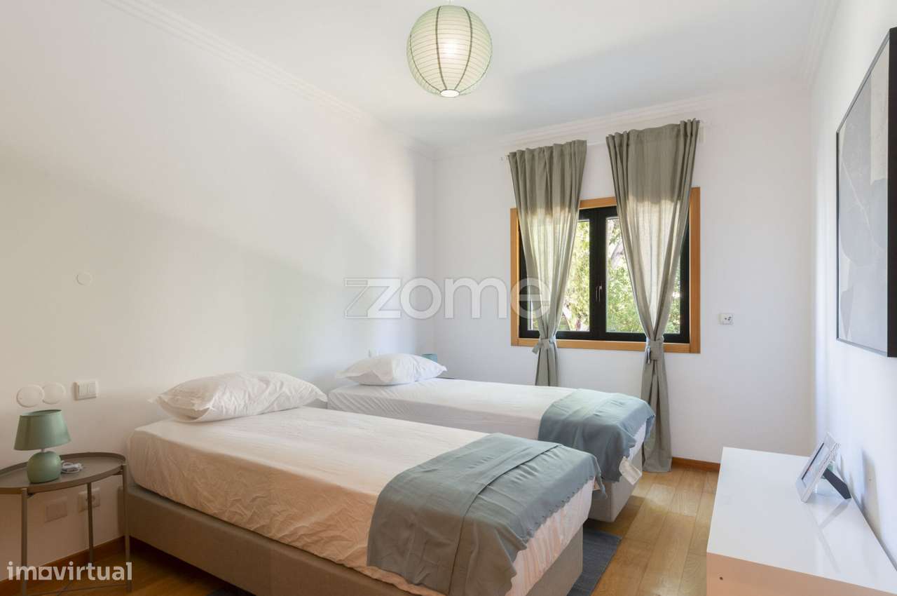 Apartamento T3 com varanda e garagem no L Towers, em Paço de Arcos-16