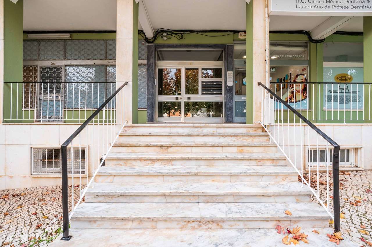 T2 a escassos passos da estação de comboio de Barcarena-43