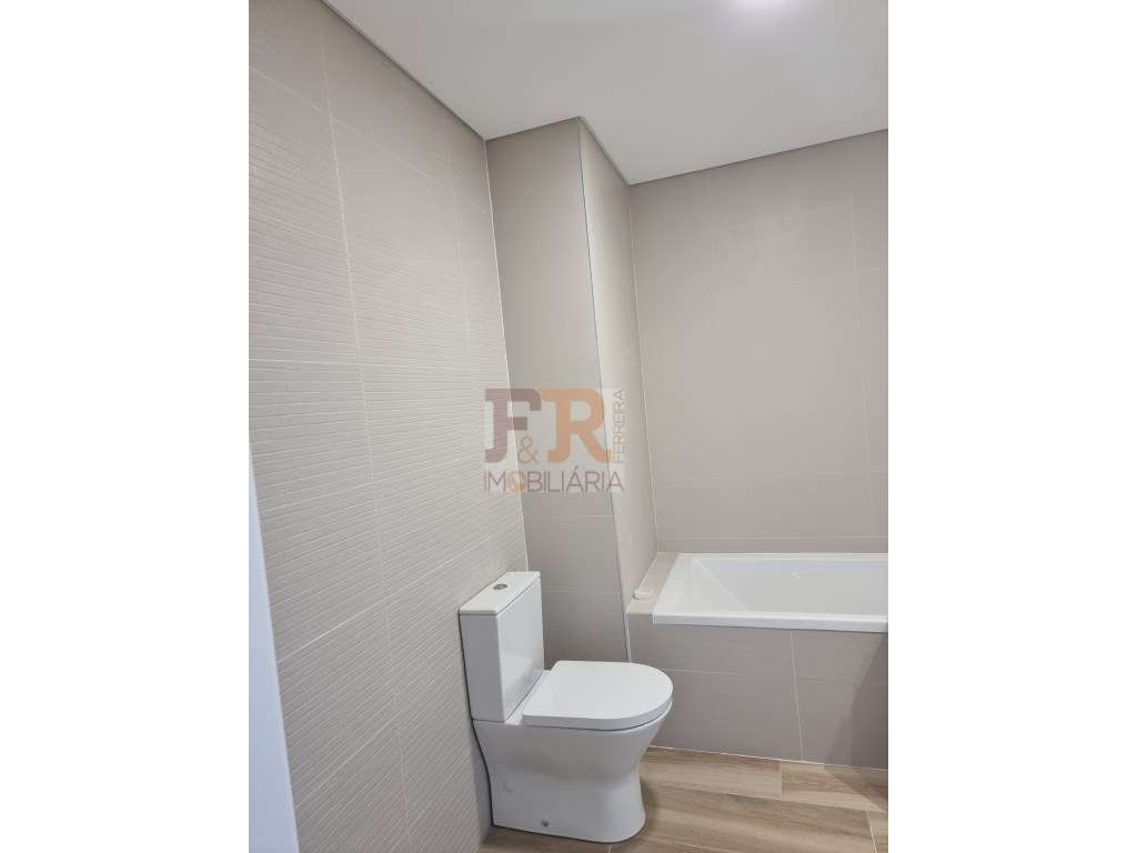Moradia Geminada T3 com garagem e Terraço Quinta do Conde Sesimbra-34