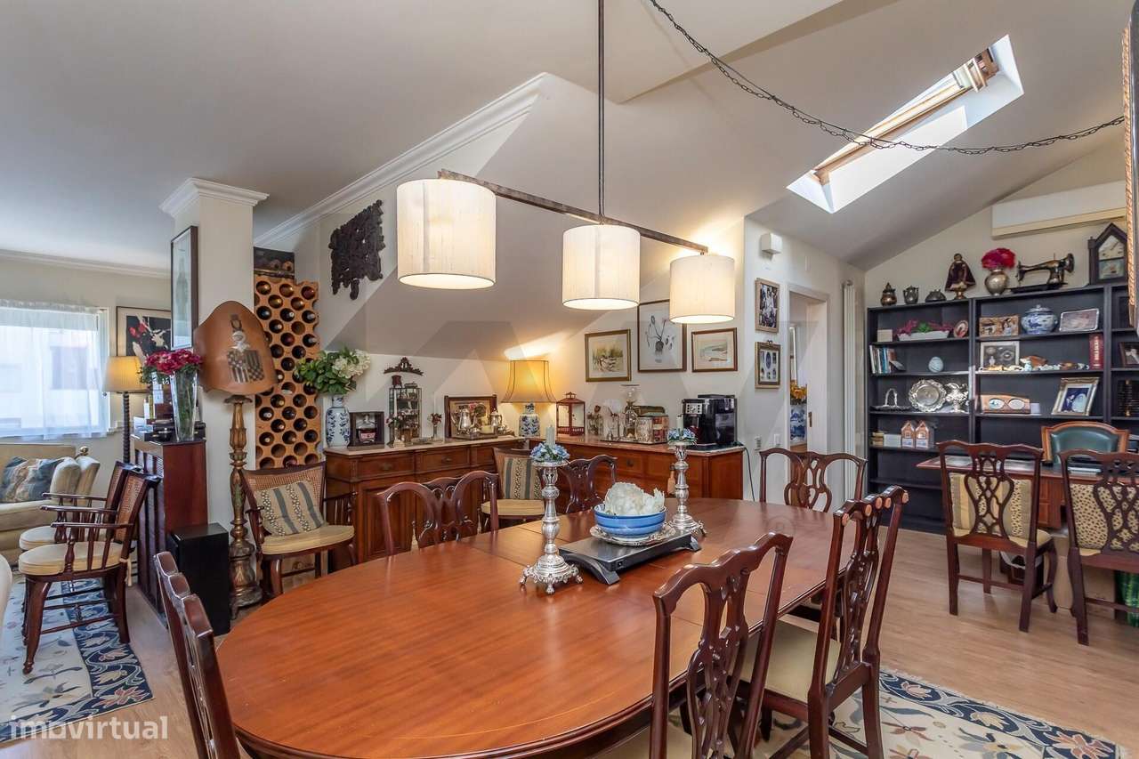 Apartamento T4 Triplex com Terraço de 140 m2 | Centro de Carnide - Grande imagem: 4/60