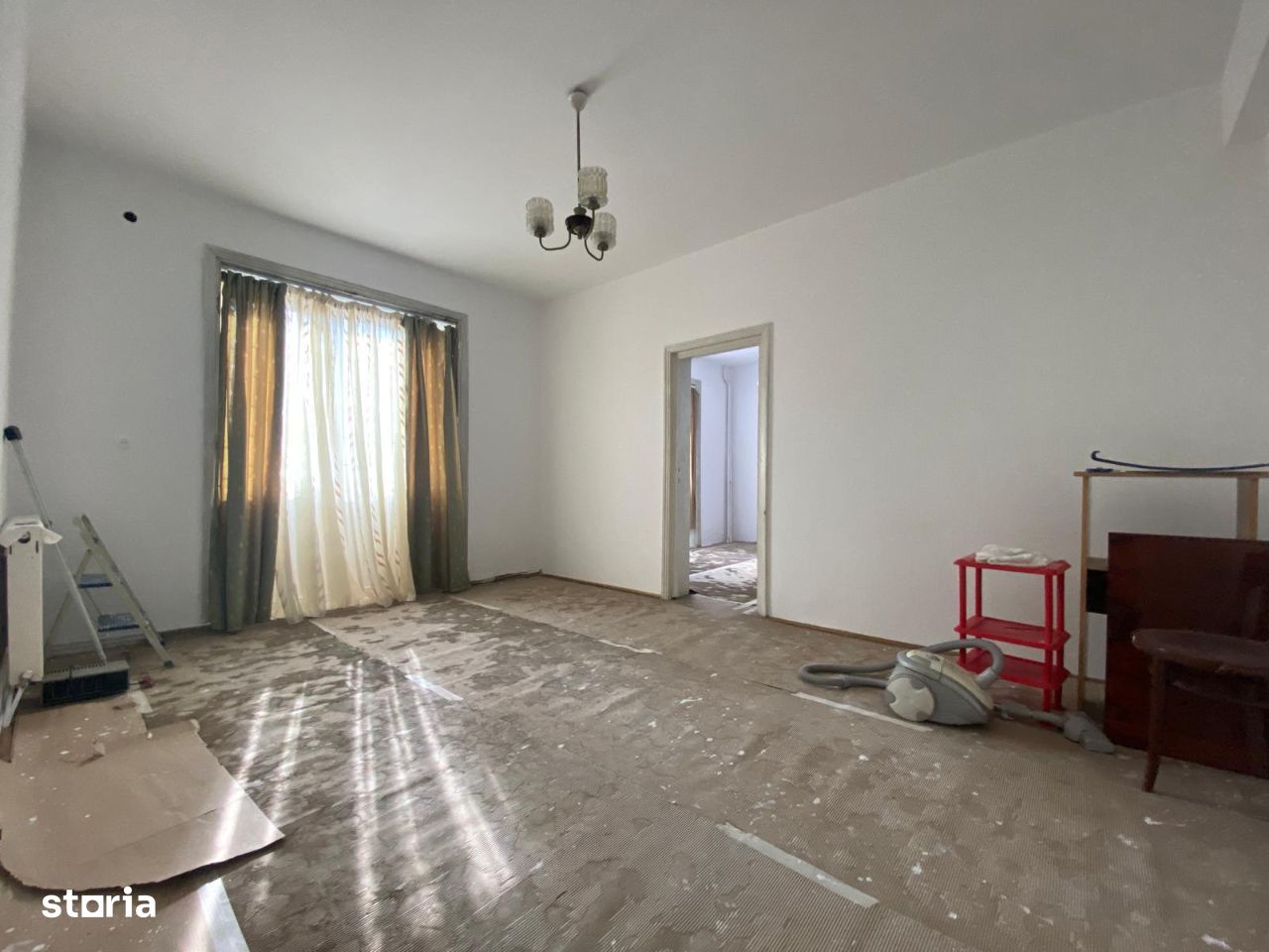 Apartament 3 camere in Copou , etaj 1 , langa Liceul Negruzzi !