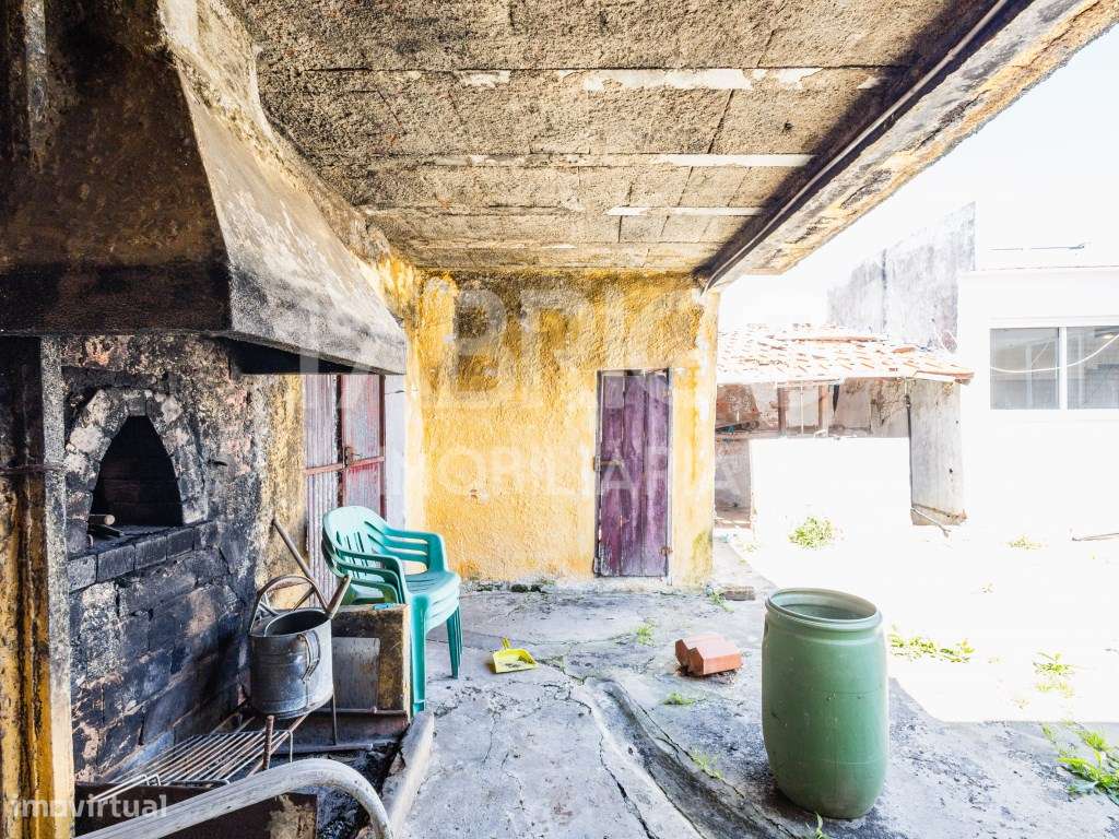 Moradia T2 com Terreno - (Imóvel sem licença de utilização, escritu...-17