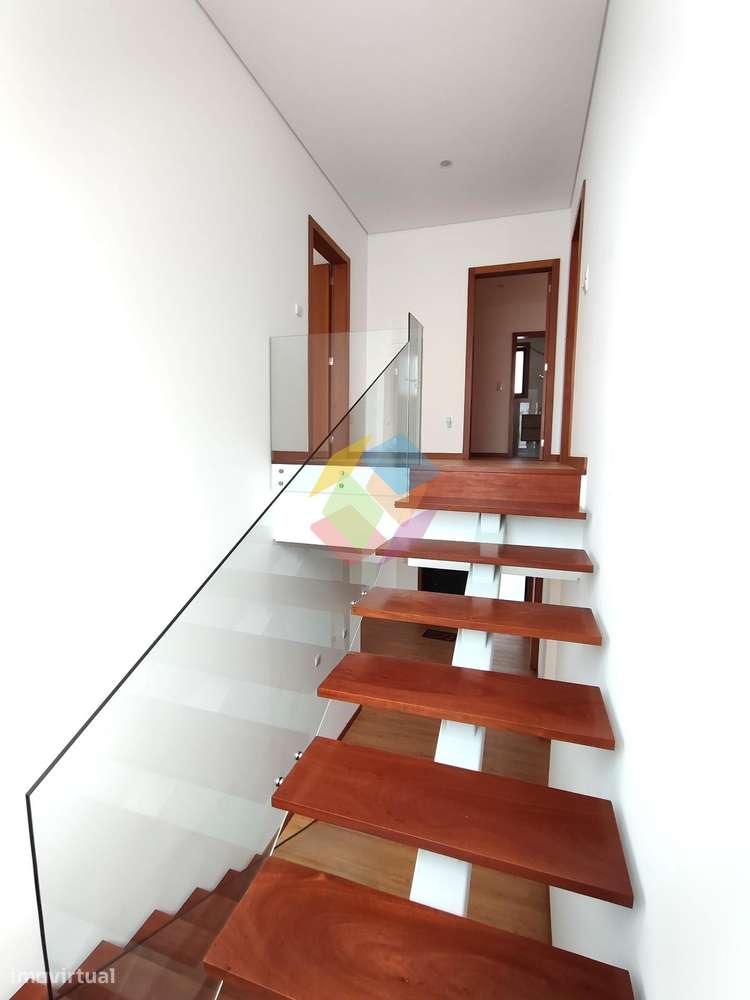 Magnífica Moradia T3 +1 em Stª. Maria da Feira-23