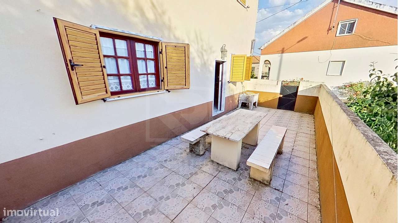 Moradia T6 com Terreno 1000 m² + Terreno Rústico – Medelim-19