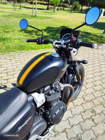 Triumph Bonneville 900 Street Twin - 6