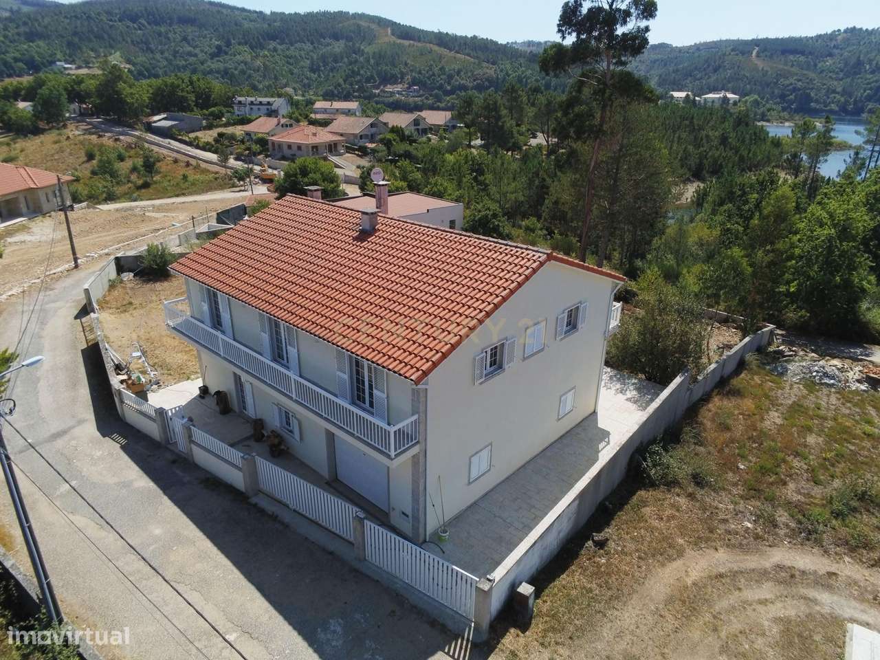 Moradia Exclusiva em "Ilha" Privativa na Albufeira de Venda Nova – Ger-39
