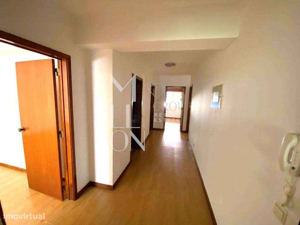 T3 situado na zona da Abóboda em São Domingos de Rana - Grande imagem: 3/13