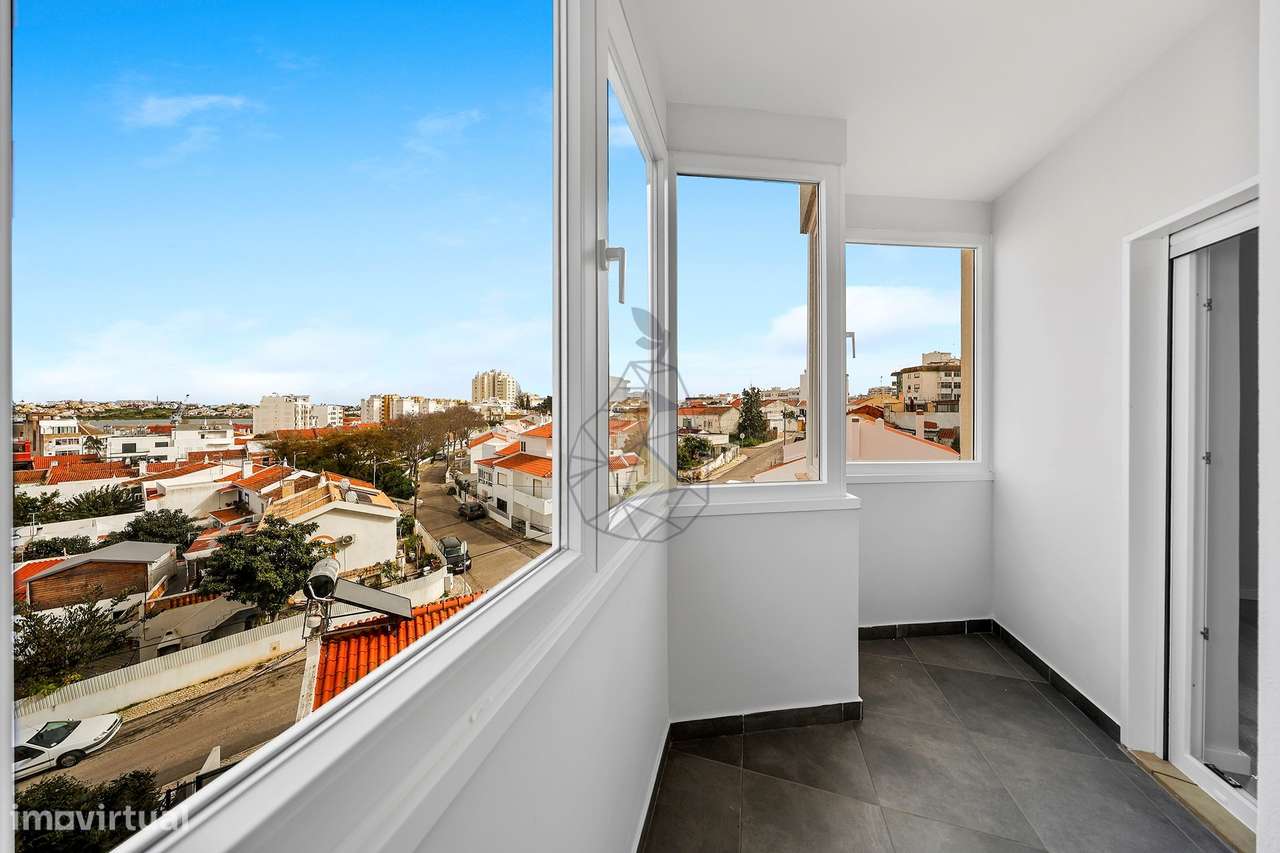 T3 central totalmente remodelado, com 2 casas de banho em Portimão-34