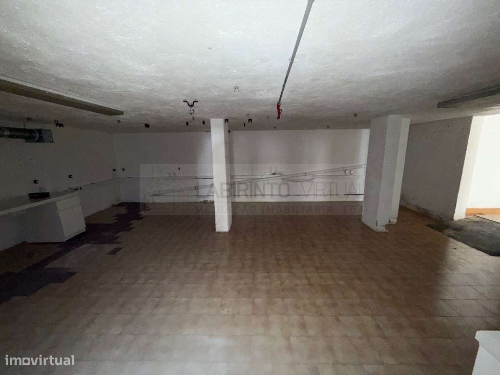 Vende-se Loja com 2 montras em Loures - Grande imagem: 4/8