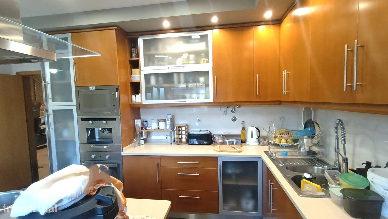 Moradia T3 em banda | 2 pisos e quintal, estimada | área  de 214m2-10