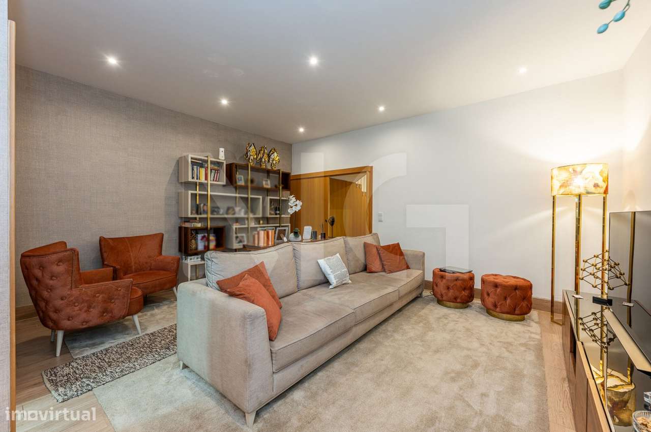 Moradia T3 com pátio, anexos e garagem em Paranhos - Porto-10