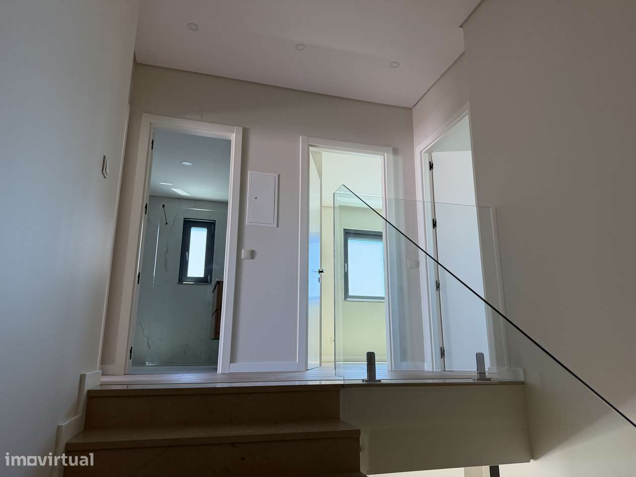 Moradia T4 com piscina, terraço e garagem em Ferreiras-10