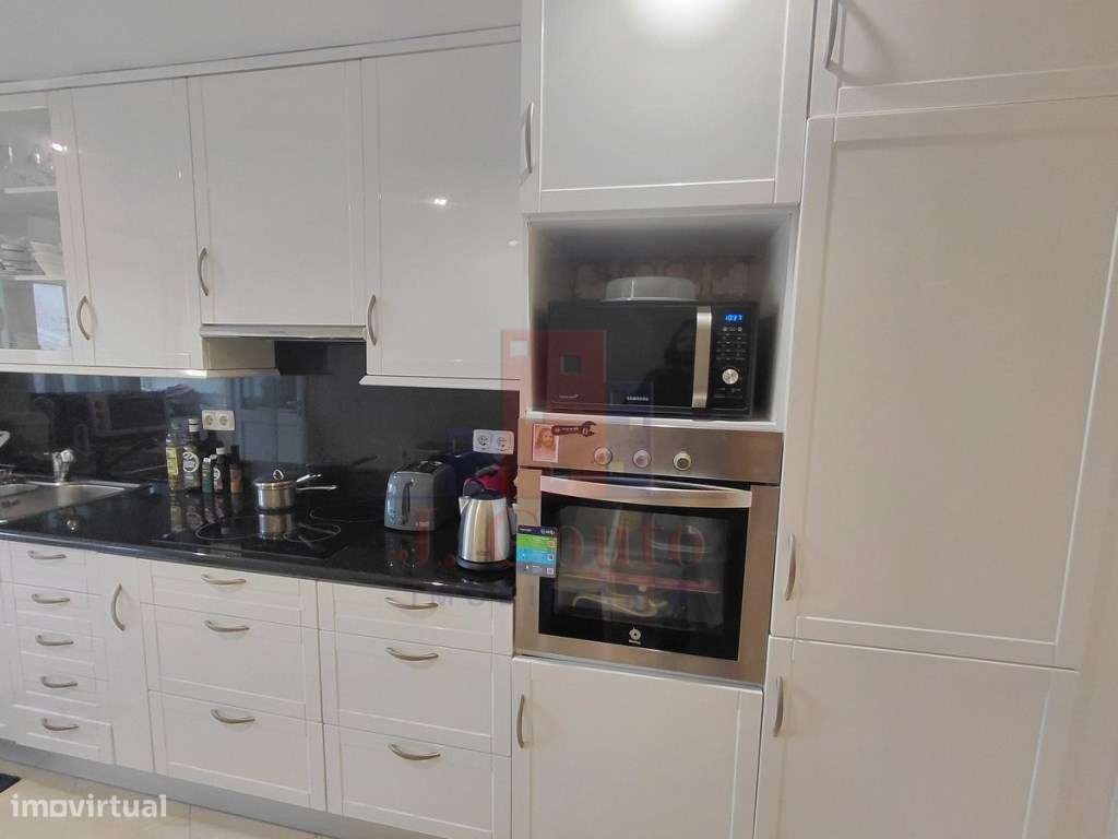 Apartamento T2 Junto à Praça da Fruta - Grande imagem: 3/25