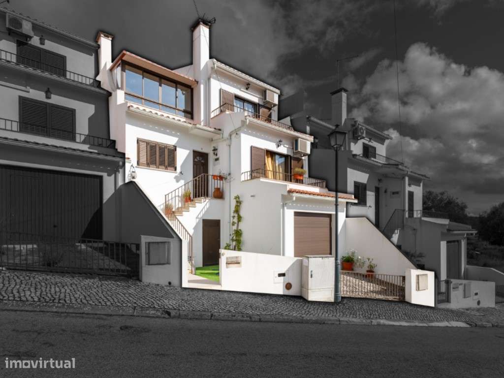 Moradia T3 com Garagem e Terraço | Constância-1