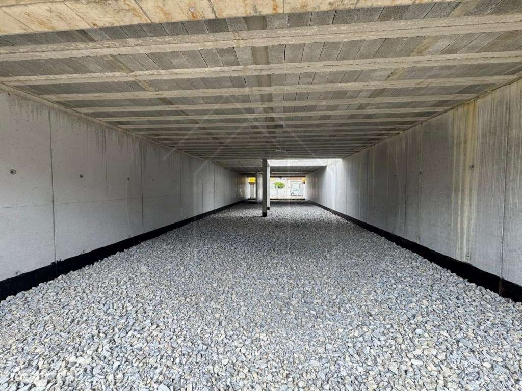 Moradia T3 Térrea de Arquitetura Contemporânea com Jardim Privativo...-18