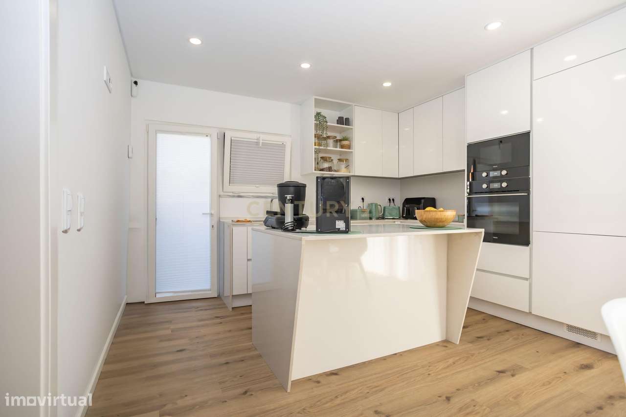 Moradia T4 Nova com Piscina aquecida e Tecnologia Solar – Fernão Ferro - Grande imagem: 4/52