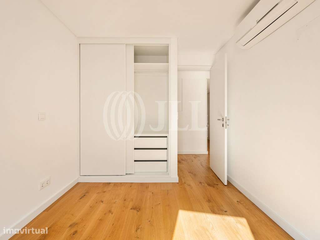 Apartamento T2, com varandas e estacionamento, em Lisboa-18