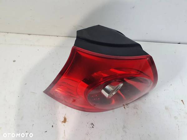 Volkswagen Golf V lampa tylna lewa. - 2