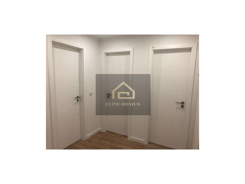 T1 Totalmente Remodelado com elevador e junto ao Metro - Reboleira!-16