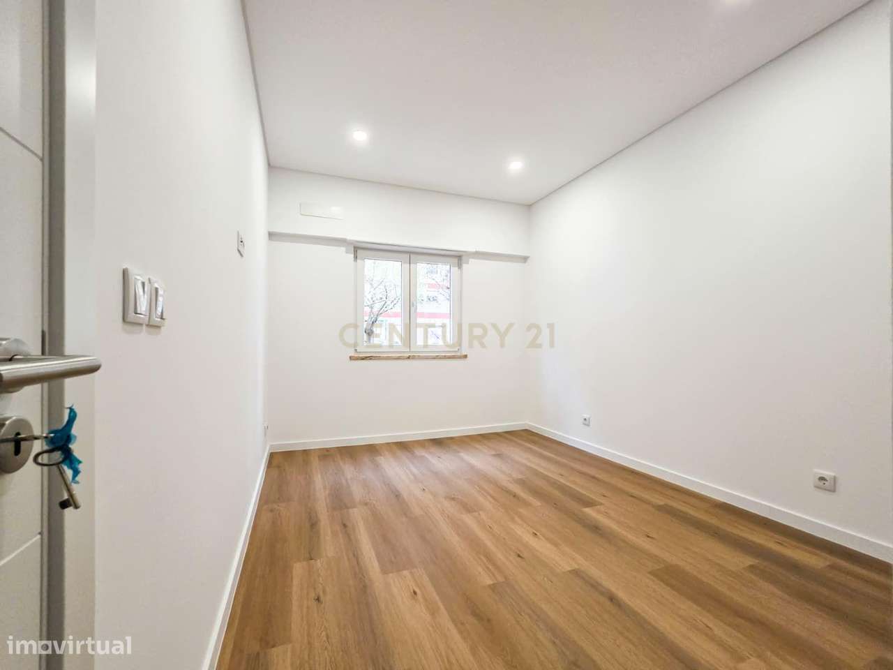 Apartamento Renovado em Setúbal com Vista para a Cidade-24