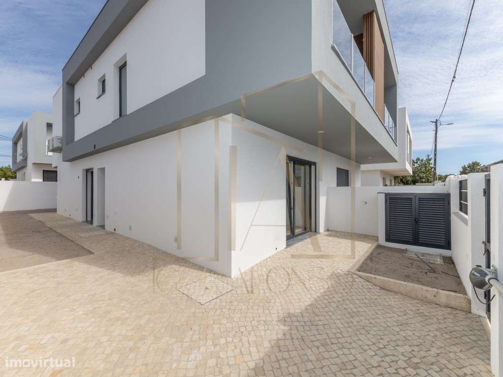 Moradia Geminada T3 com Suíte e Ótimo Espaço Exterior-43