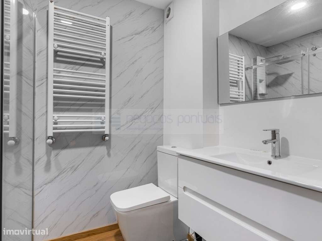 Propriedade Distinta com Piscina, Anexos, Poço de Água e Duas Fraçõ...-18