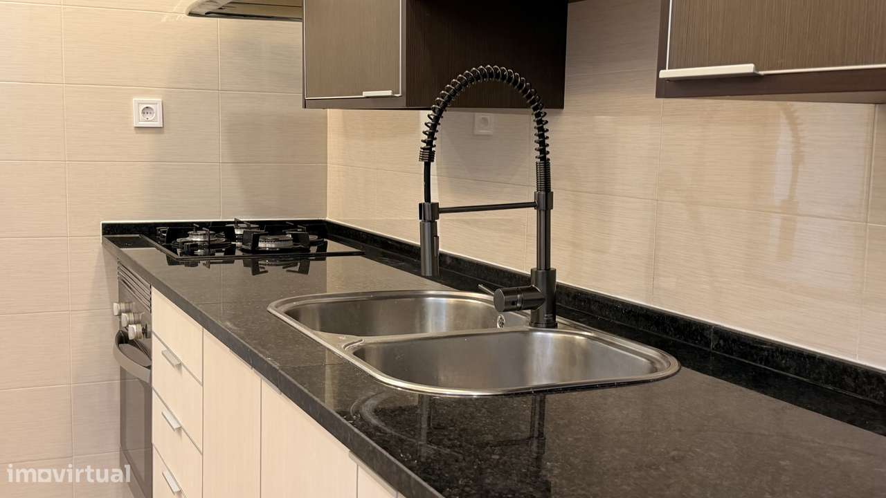 T3 - Totalmente Renovado com Varanda - Grande imagem: 3/21