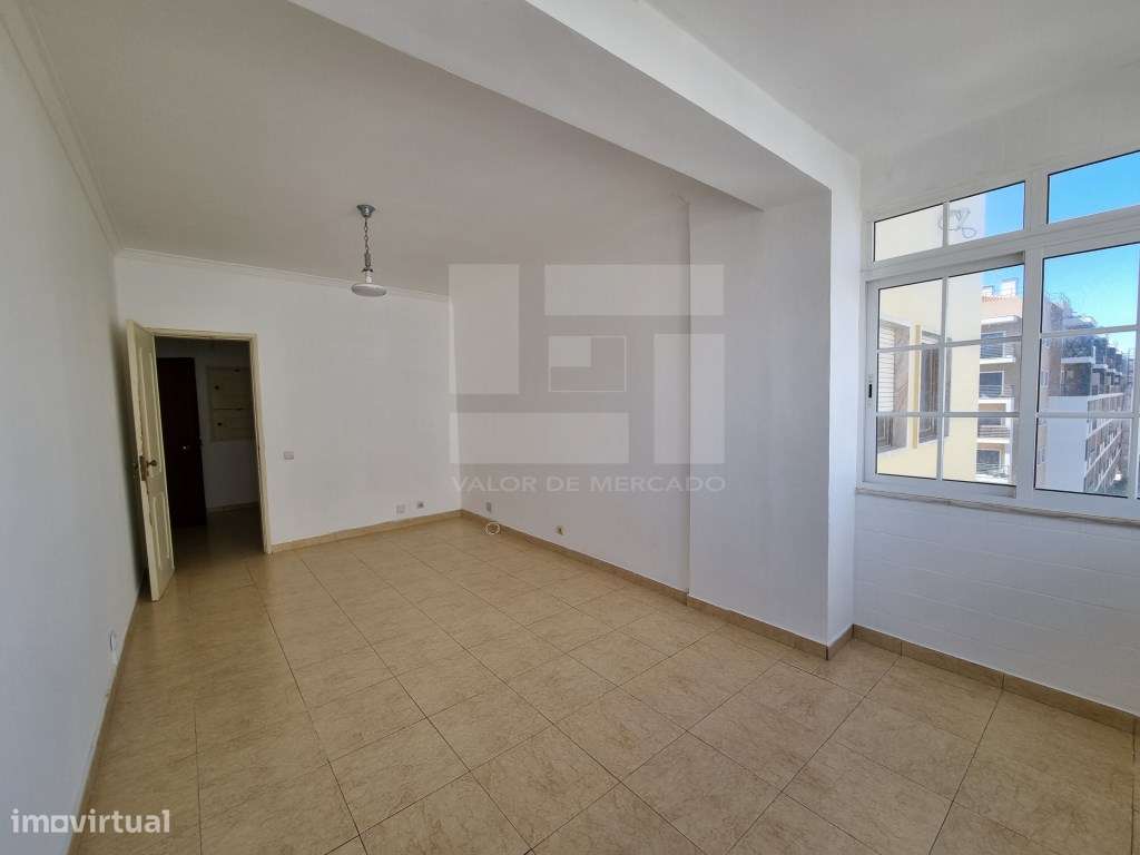 Apartamento T3 usado para venda em Mina de Água, Amadora.-26