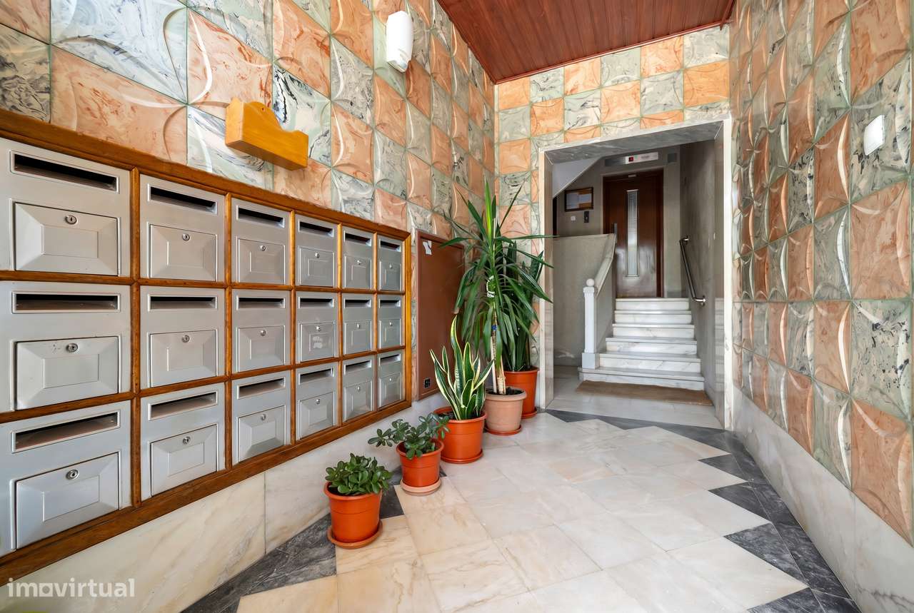 Apartamento T3 Transformado em T2 com Vista sobre o Rio Tejo-20